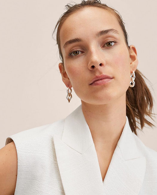 Dutch model Julia Bergshoeff's skin prepared with LE PURE organic skincare and foundation