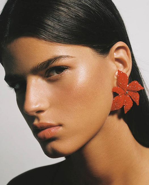 Model Paula Anguera's skin prepared with LE PURE organic skincare and foundation in an advertising campaign – MUA Paca Navarro