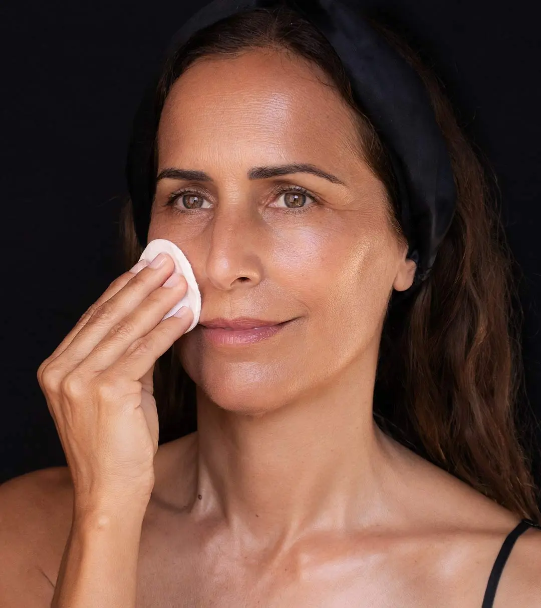 Frau bei der Antiaging Gesichtsreinigung