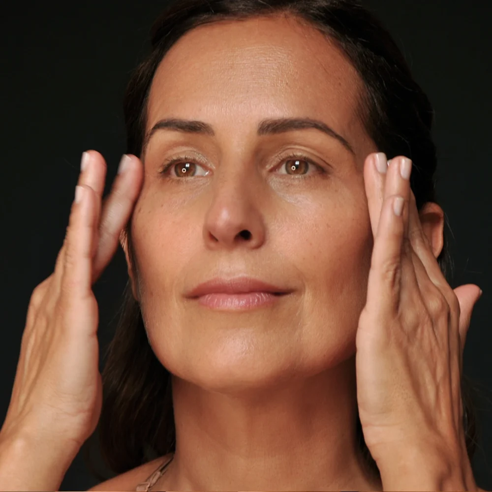 LE PURE Organic Eye Treatment Ritual Woman touching the eye contour area with her fingers